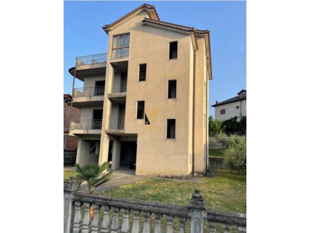 Shitet vile kater kateshe te Rruga Luigje Gurakuqi 750 m2 3