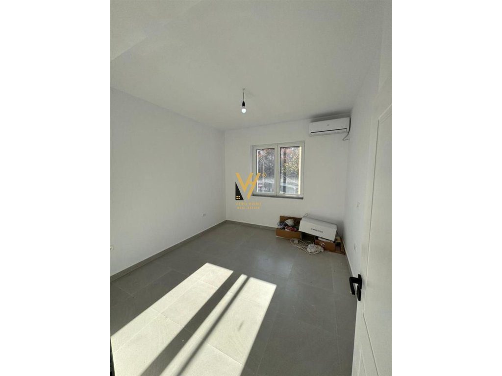 JEPET ZYRE 70 M2 ME QERA TE MINE PEZA 1.000 EURO 3