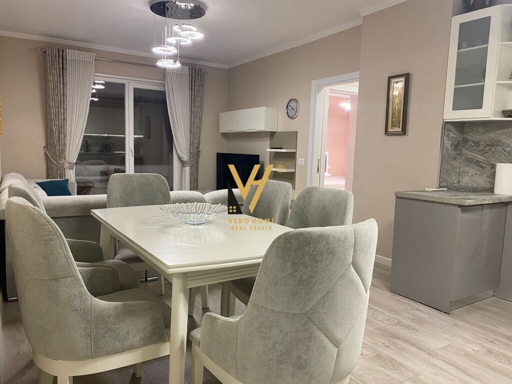 Jepet Apartament 2+1+2+ballkon me qera te Kompleksi Golden Park 105 m2 2
