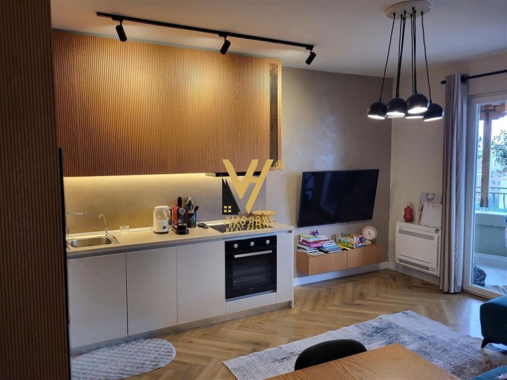 JEPET PENTHOUSE ME QERA TE ISH TREGU ELEKTRIK 50.000 LEKE 2