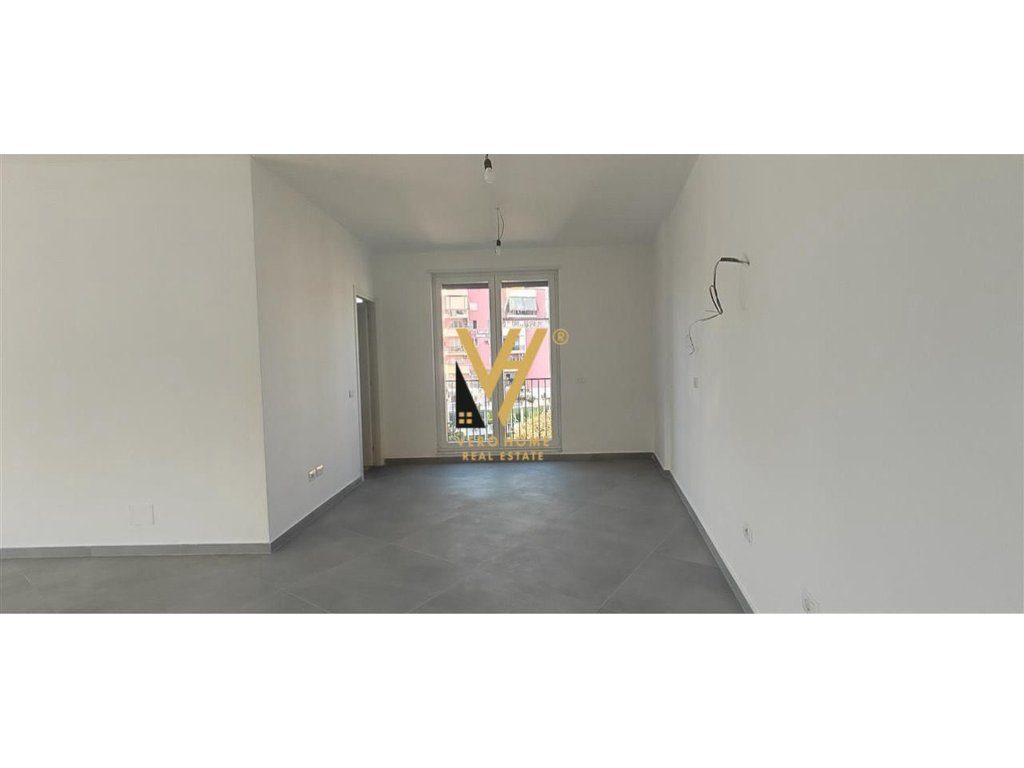 JEPET ZYRE 220 M2 ME QERA TE 9- KATSHET 2.500 EURO 2