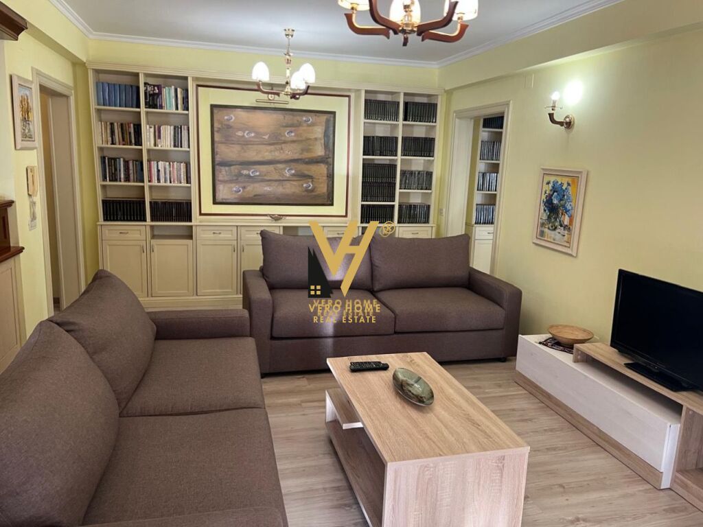 JEPET APARTAMENT 3+1+BLK ME QERA TE STACIONI I TRENIT 1.000 EURO