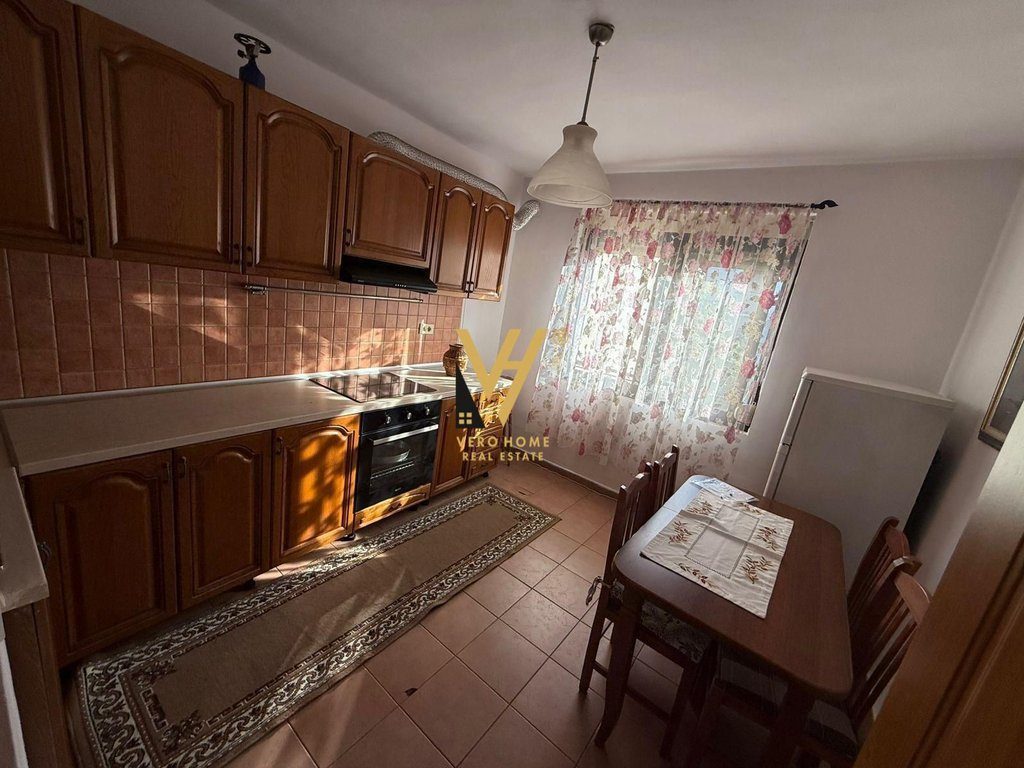JEPET APARTAMENT 2+1+BLK ME QIRA TE 21 DHJETORI 50.000 LEKE 3