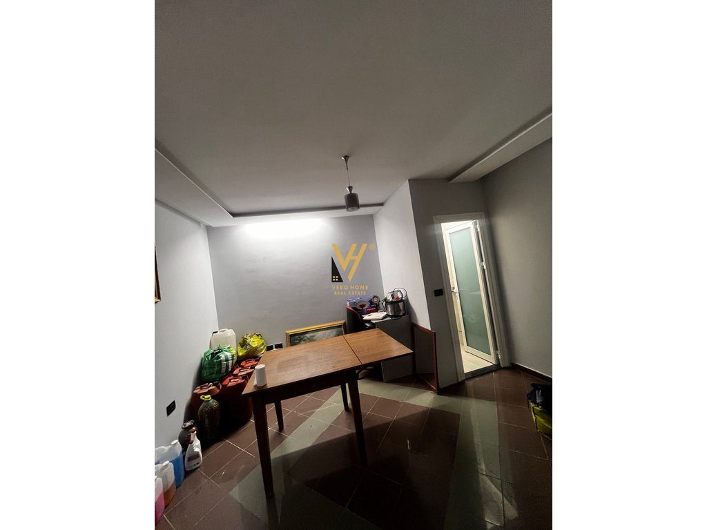 JEPET DYQAN 16 M2 ME QIRA TEK QYTETI STUDENTI 35.000 LEKE 2