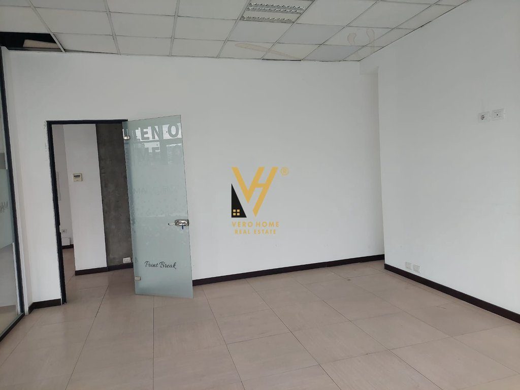 SHITET ZYRE 210 M2 TE RRUGA E KAVAJES 650.000 EURO 3
