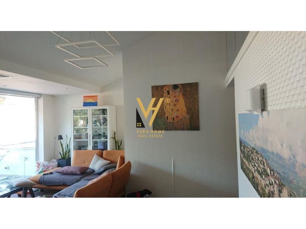 JEPET DUPLEX 4+1+3+VERANDE ME QERA TEK LIQENI THATE 2.000 EURO