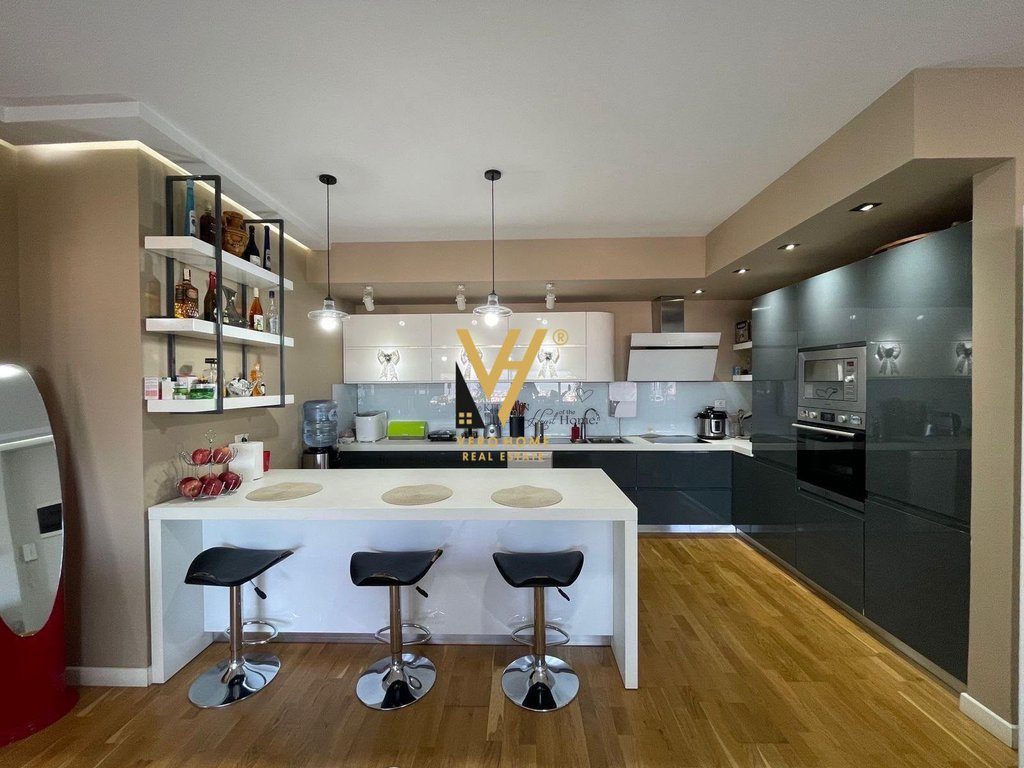 SHITET APARTAMENT 3+1+2+BLK TEK KOPSHTI BOTANIK 360.000 EURO 3