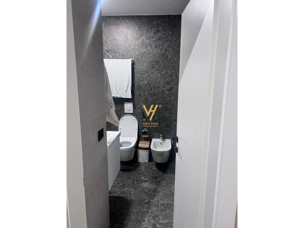 Shitet apartament 2+1+ballkon te Ambasada Kineze, Rruga e Durresit 86 m2