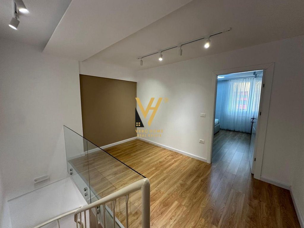 JEPET APARTAMENT 2+1 ME QERA NE QENDER 1.100 EURO 4
