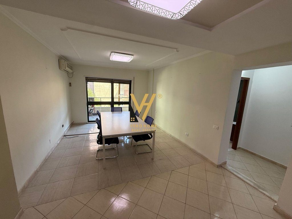 JEPET ZYRE 125 M2 ME QERA NE ISH-BLLOK 1.500 EURO