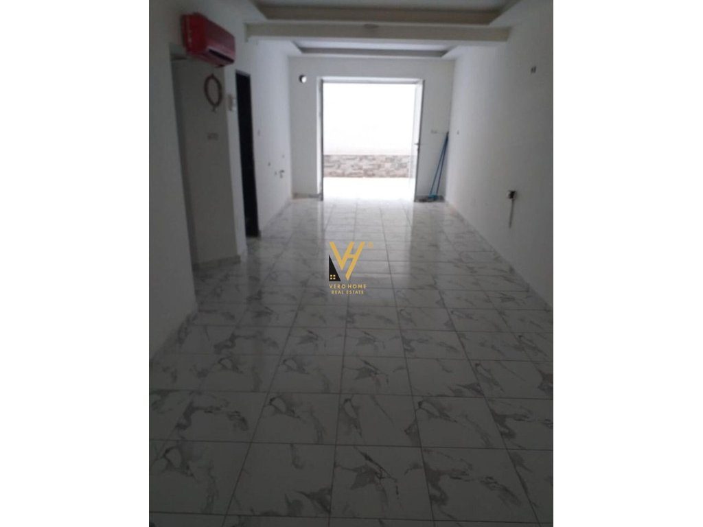 JEPET AMBIENT BIZNESI 35 M2 RRUGA E DIBRES 400 EURO 2