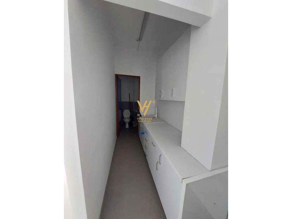 JEPET ZYRE 125 M2 ME QERA TE RRUGA DRITAN HOXHA 1.200 EURO 4