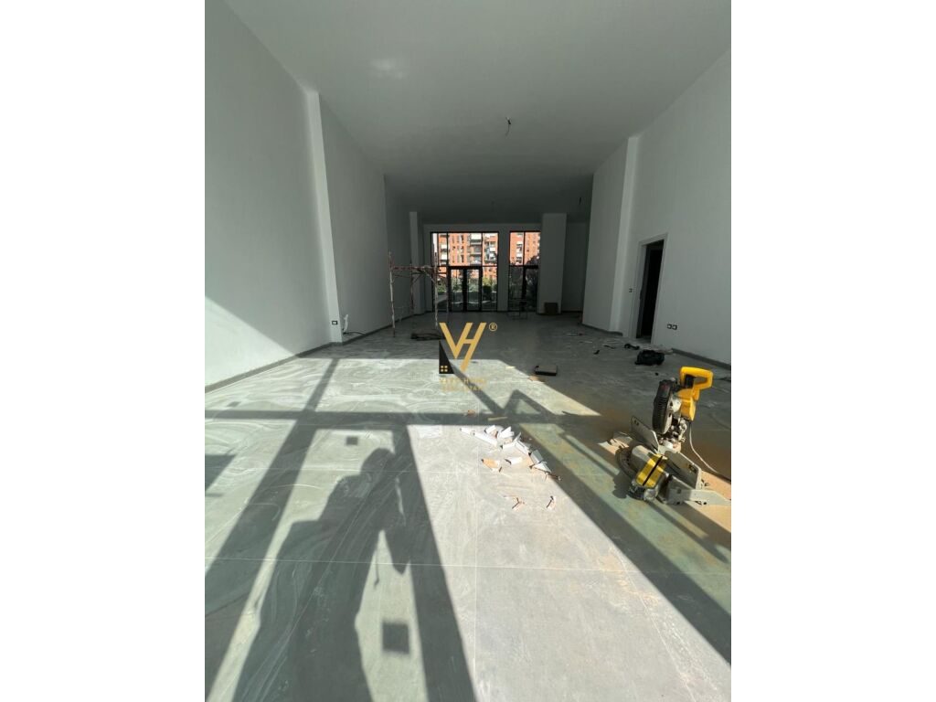 Jepet ambjent biznesi me qera te Kompleksi Zirkon 131 m2