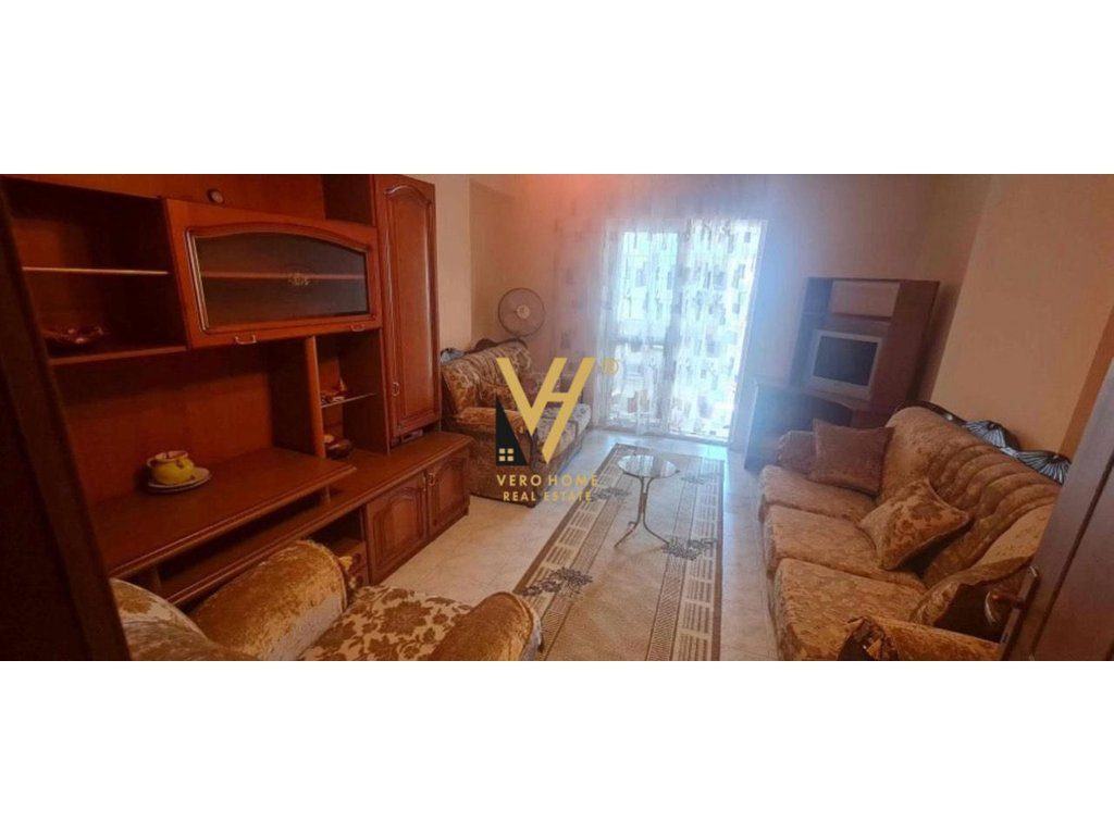 JEPET APARTAMENT 3+1 ME QIRA TE RR.DRITAN HOXHA 50.000 LEKE 2