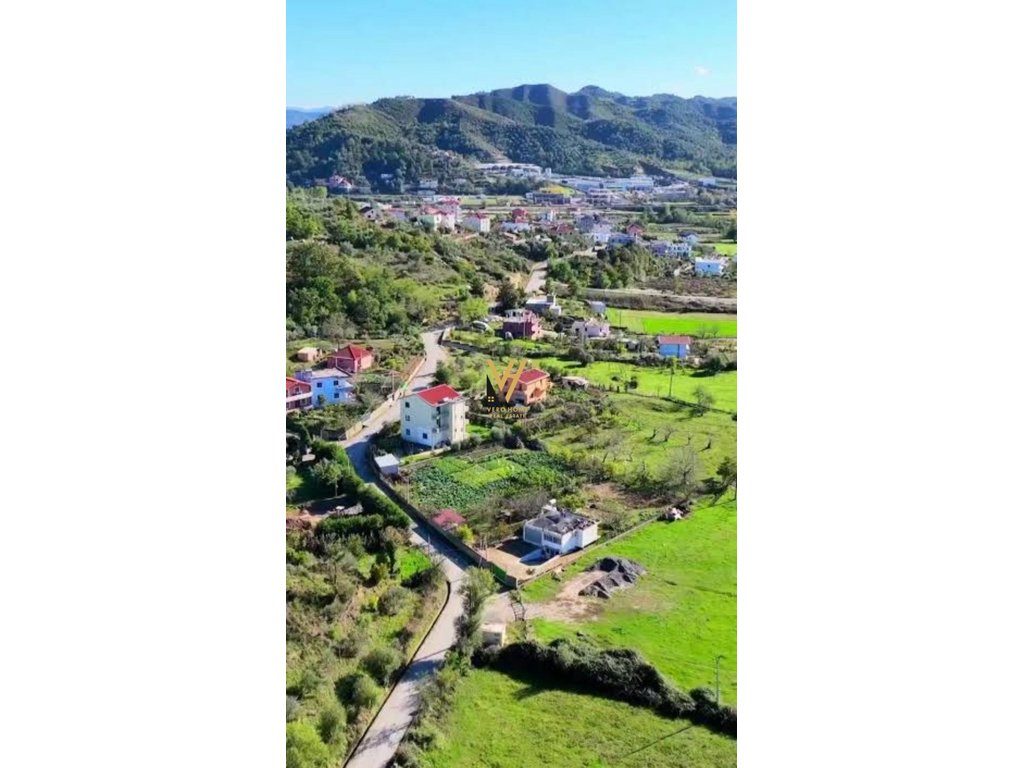 SHITET TOKE 2.000 M2 NE MARQINET, VORE 200.000 EURO