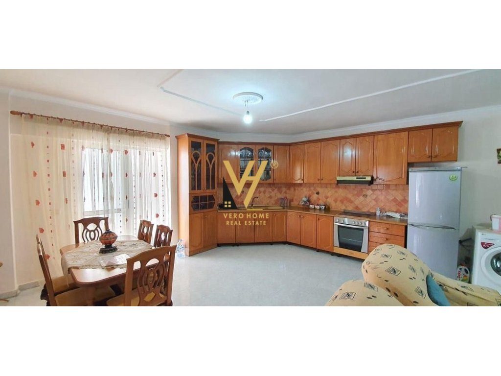 JEPET APARTAMENT 2+1+2BLK ME QERA NE LAPRAKE 600 EURO 2