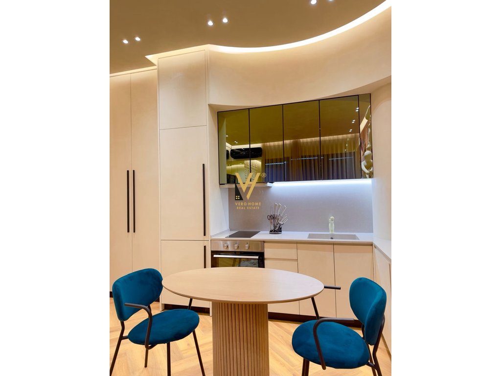 JEPET APARTAMENT 1+1 ME QIRA TE SQUARE 21 100.000 LEKE 3