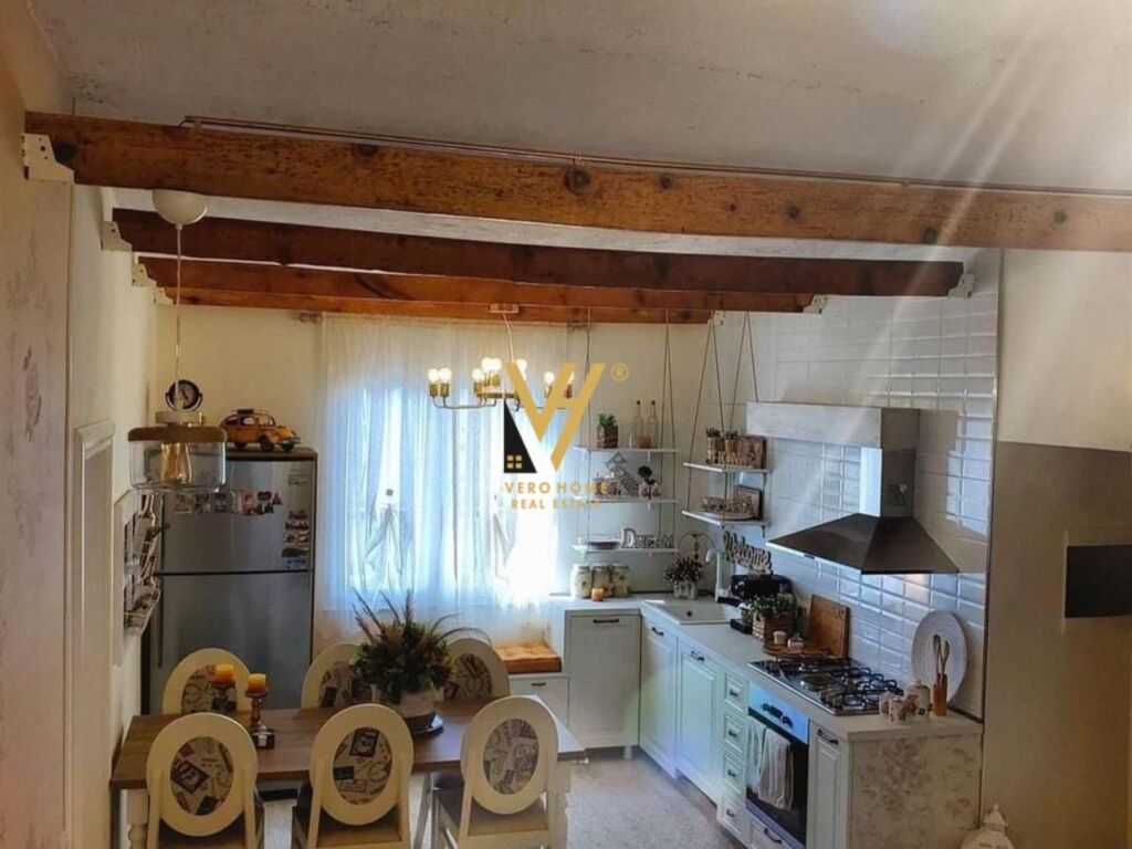 Jepet Apartament 3+1+2 me qera te Rruga Siri Kodra 100 m2 4