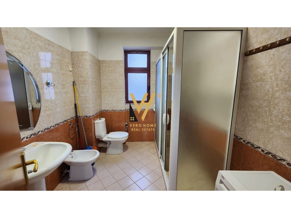 Jepet Apartament 4+1+2+ballkon me qera te Ish Ekspozita Sot 170 m2 4