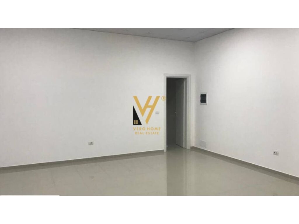 Shitet ambjent biznesi te Rruga Dibres 60 m2