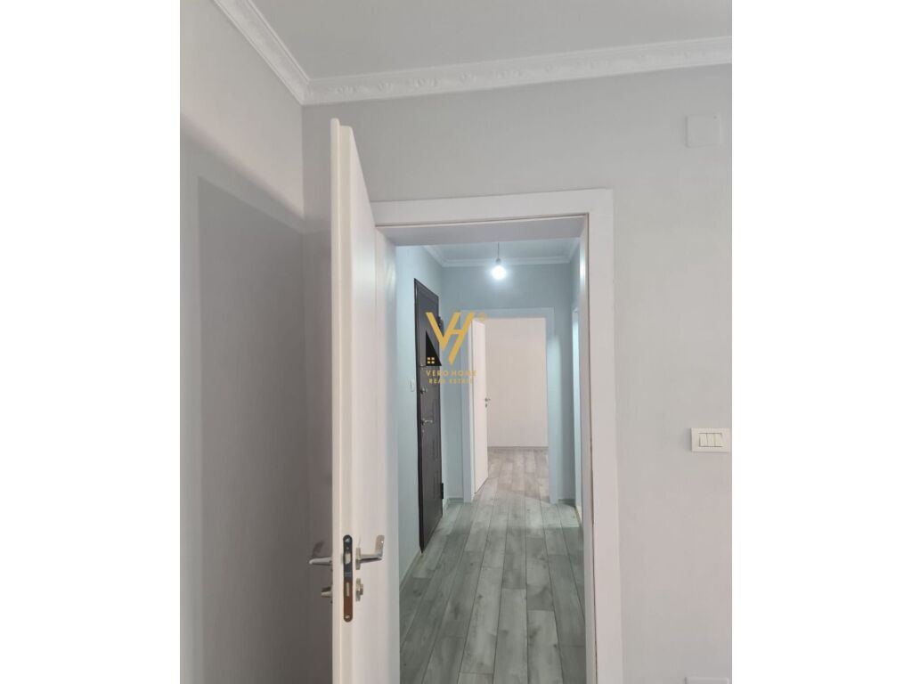 Shitet Apartament 1+1+ballkon te 21 Dhjetori 53 m2 4