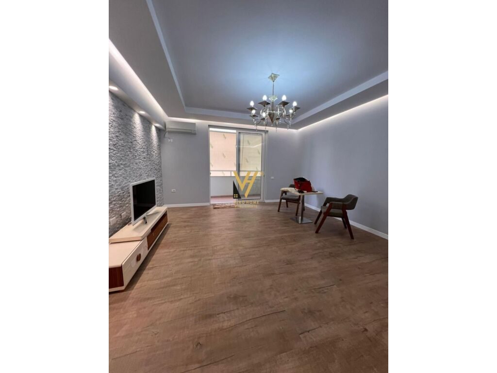 Shitet Apartament 2+1+2+ballkon te Ish Ekspozita Sot 115 m2 2