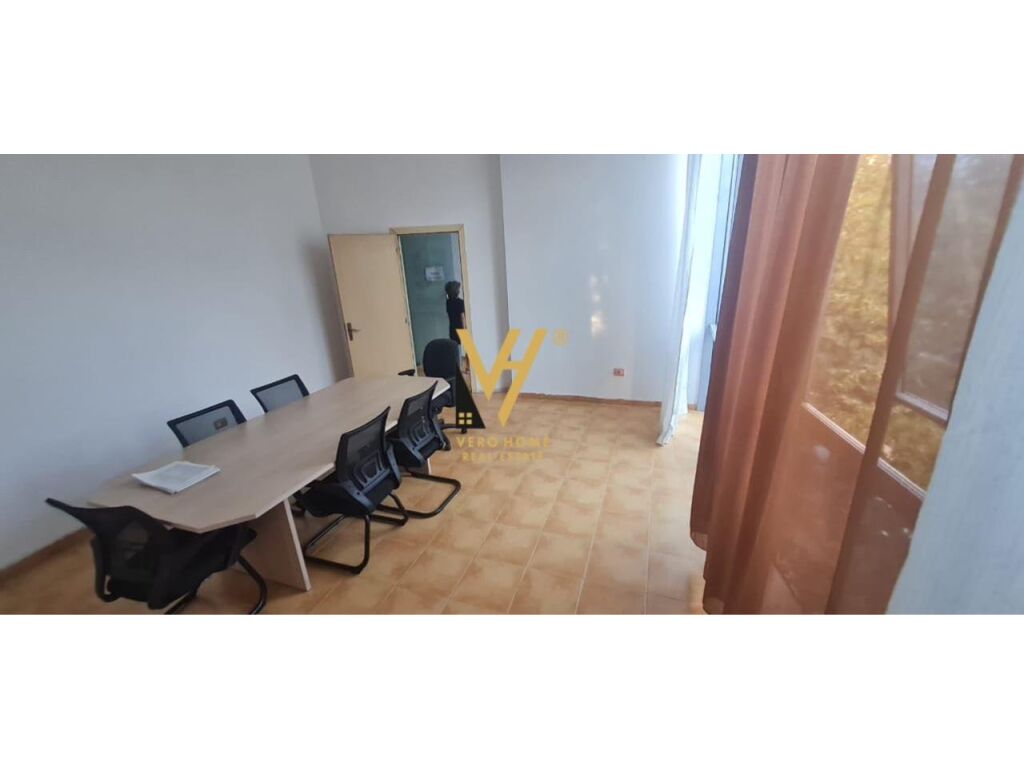 Shitet Njesi Biznesi te Xhamlliku 38 m2 2