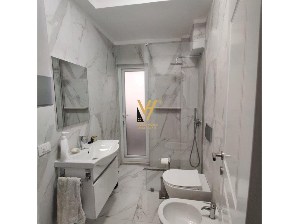 JEPET ZYRE 112M2 ME QERA TE RRUGA E KAVAJES 800 EURO 3