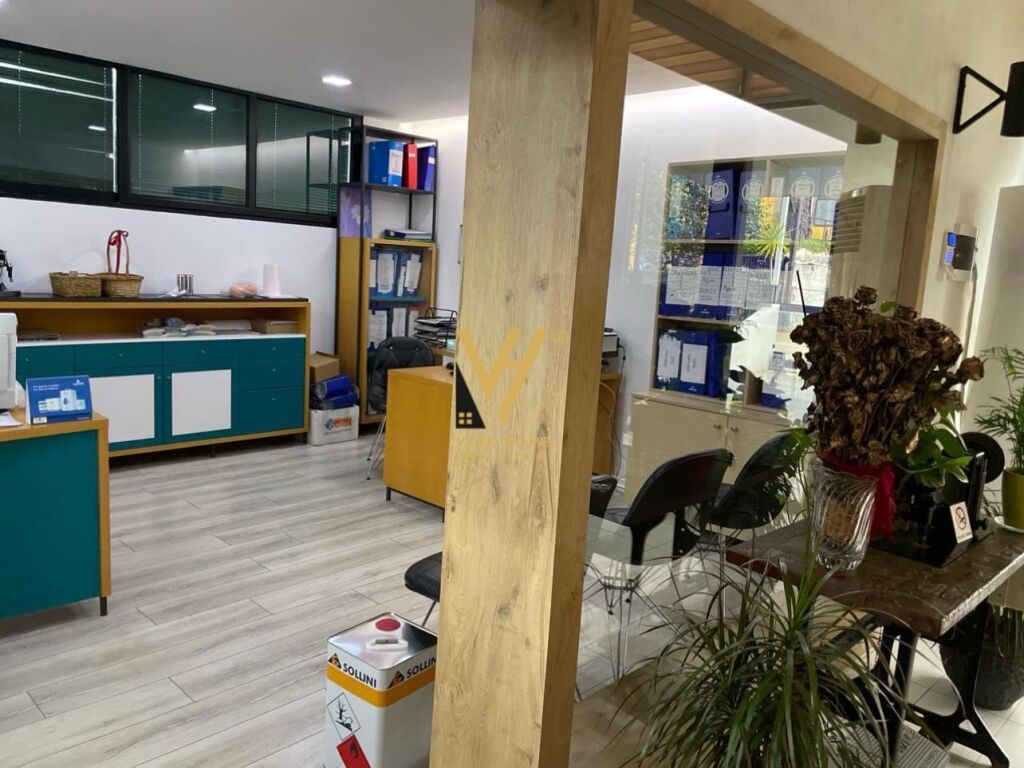 Shitet Godine 6 Kateshe Polifunksionale ne Fier 6310 m2