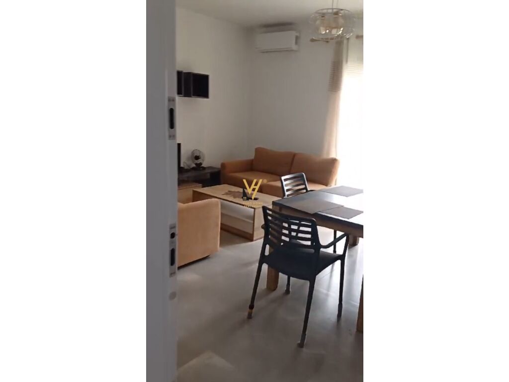 Shitet Apartament 2+1+ballkon pran Spar , Golem 83 m2