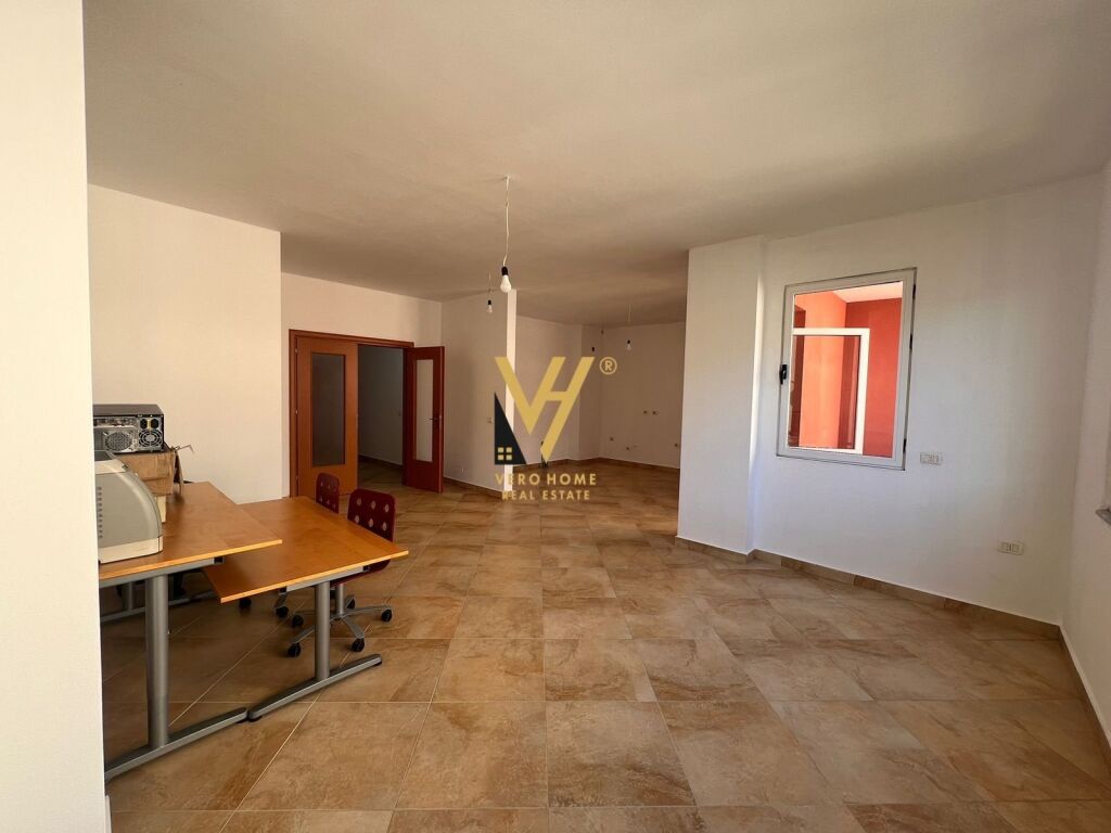 Shitet Apartament 2+1+2+ballkon ne Fresku 150 m2 4