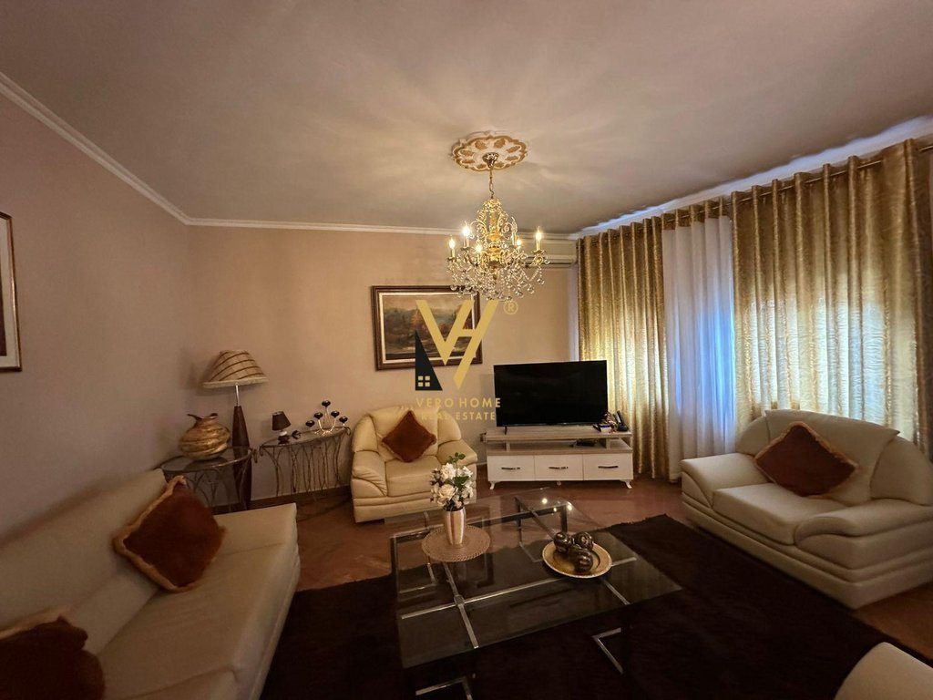 JEPET APARTAMENT 2+1 ME QERA NE QENDER 80.000 LEKE
