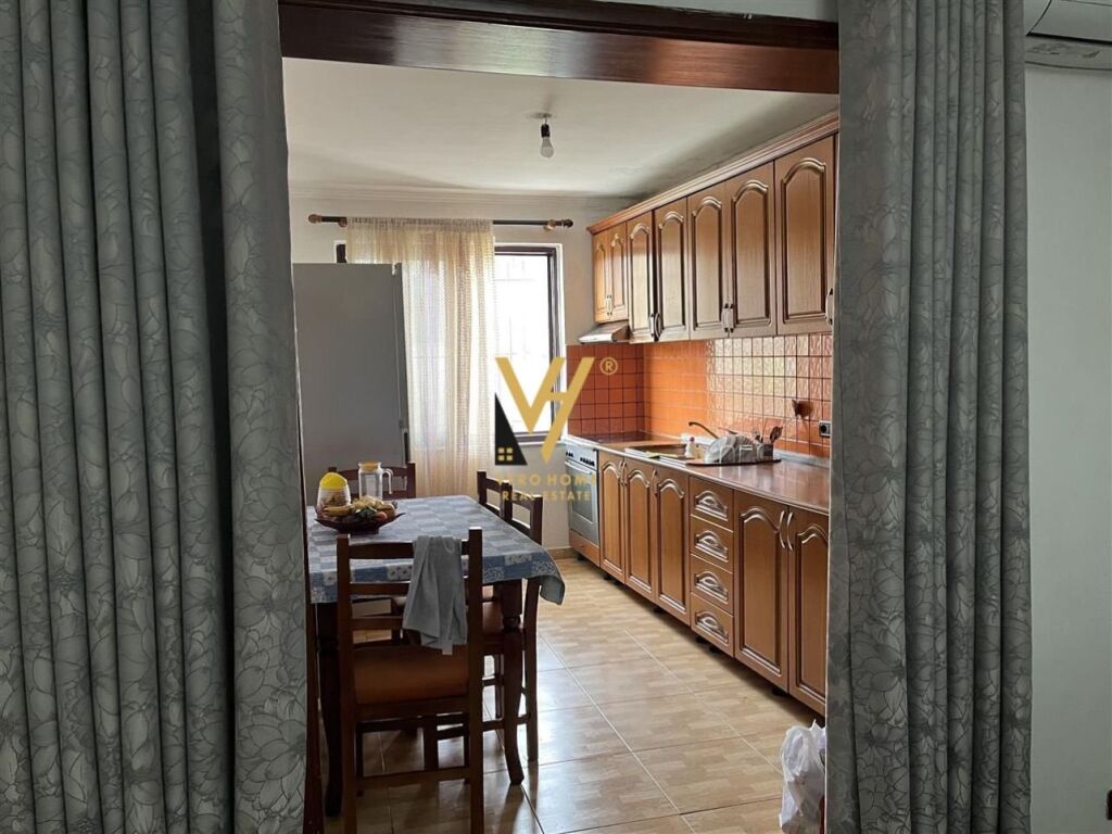 Shitet Apartament 2+1 te Rruga Niko Avrami 80 m2 3