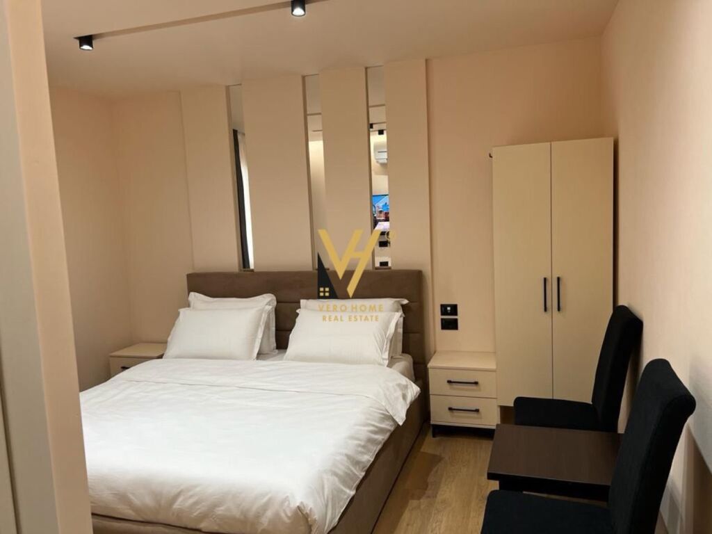 Shitet hotel + tre dyqane te rruga e Teleferikut, Fresku 2