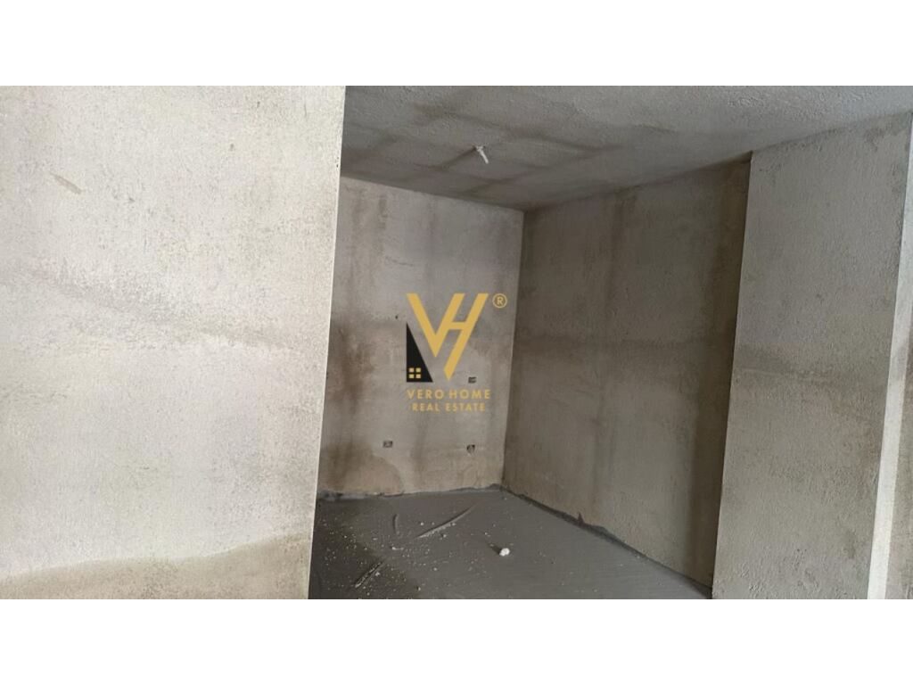 Shitet Apartament 2+1+ballkon te Rruga e Elbasanit 122 m2