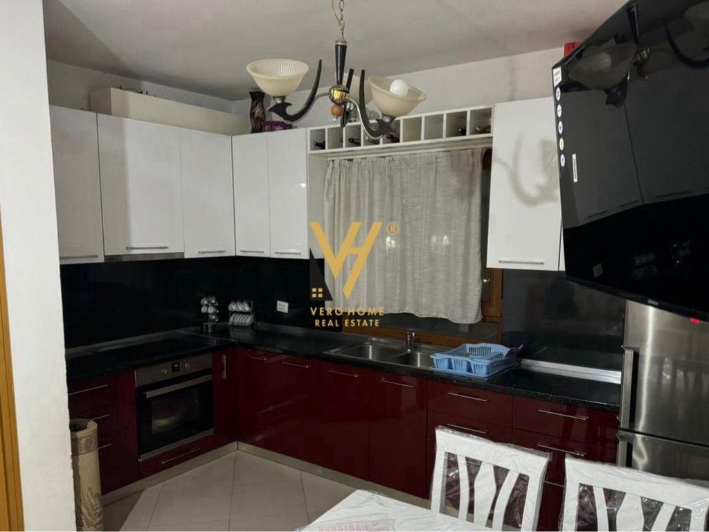 JEPET APARTAMENT 2+1+BLK ME QIRA TE RRUGA PETRELA 45.000 LEKE 2