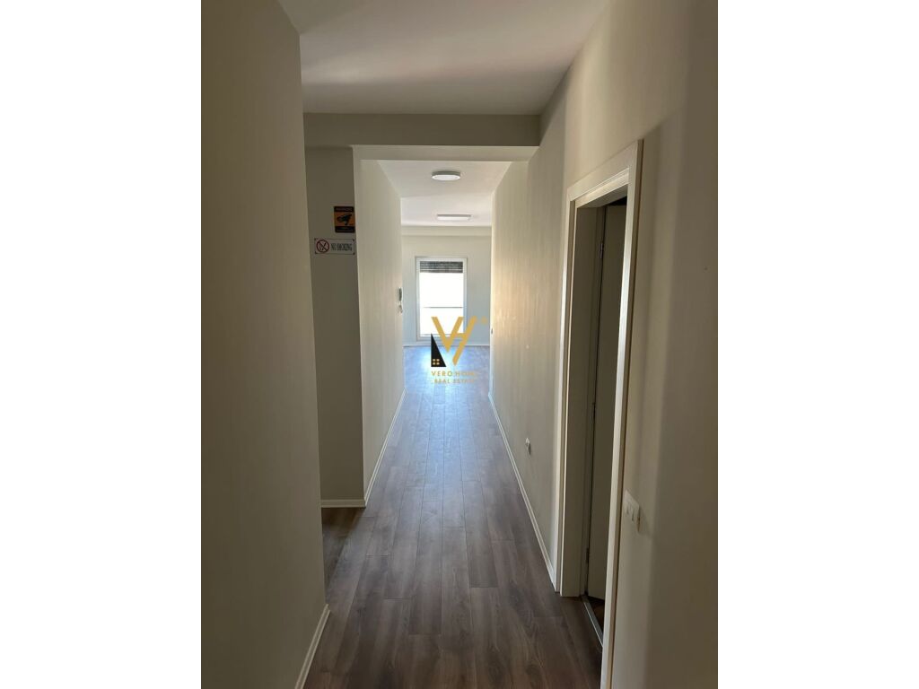 Jepet zyre me qera te Kompleksi Panorama 110 m2 2