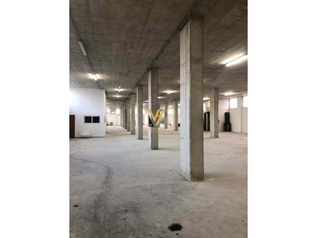 Jepet Magazine me qera te Autostrada Tirane-Durres 1300 m2