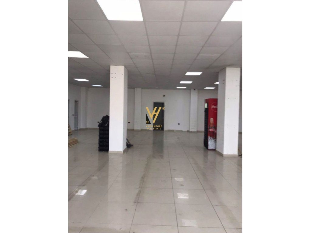 JEPET AMBIENT BIZNESI 220M2 ME QERA NE VAQARR 1.000 EURO