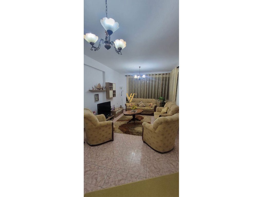 JEPET APARTAMENT 2+1+2+BLK ME QERA NE BLLOK 90.000 LEKE