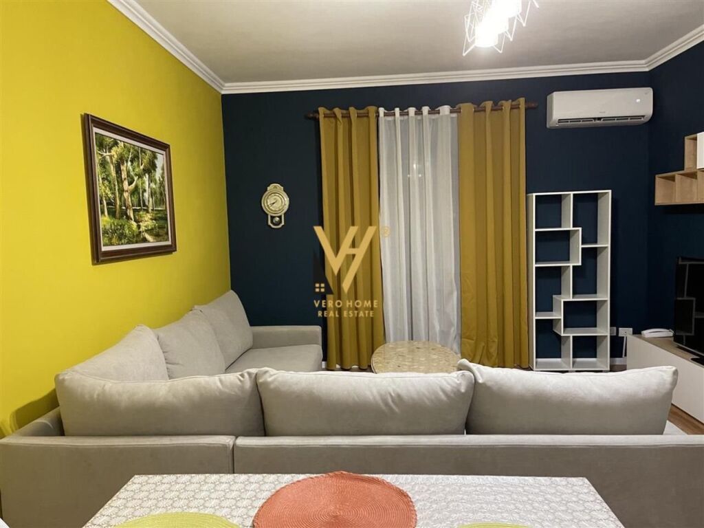 Jepet Apartament 2+1+ballkon me qera te Ish Restorant Durresi 100 m2