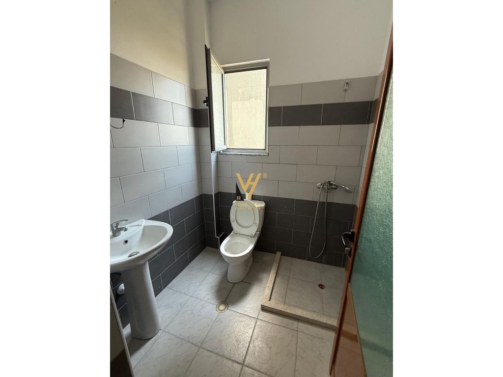 SHITET APARTAMENT 2+1+2 NE FIER 8.800.000 LEKE