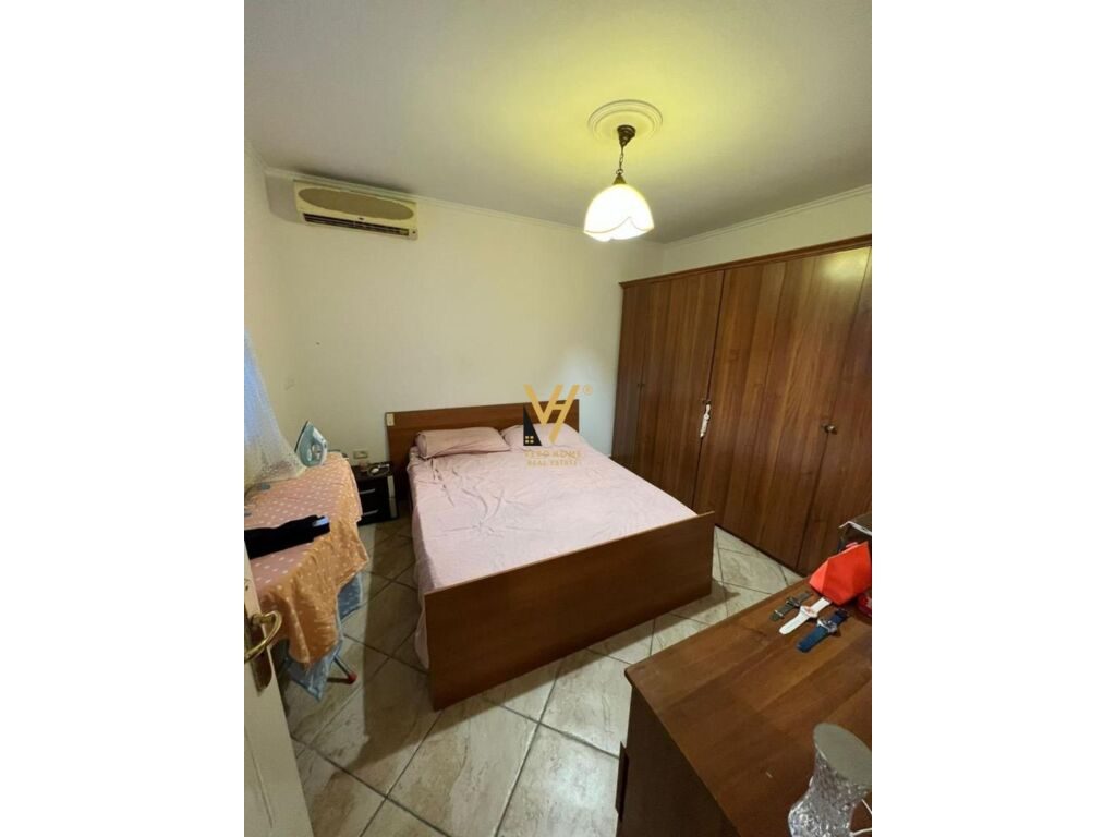 Shitet apartament 1+1+verande te Medreseja 53 m2 2