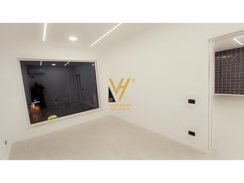 Jepet Ambient Komercial me qera prane Shkolles se Baletit 90 m2