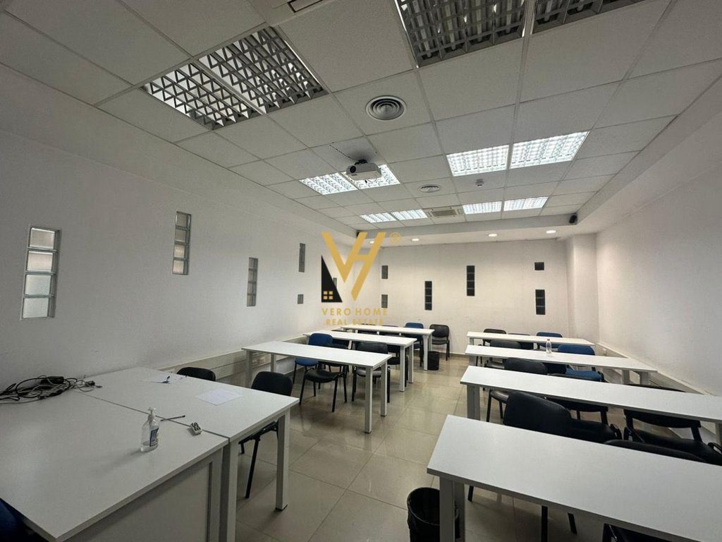 JEPET AMBIENT BIZNESI 1.000 M2 ME QERA PRANE HILTON, DELIJORGJI 7.000 EURO 4