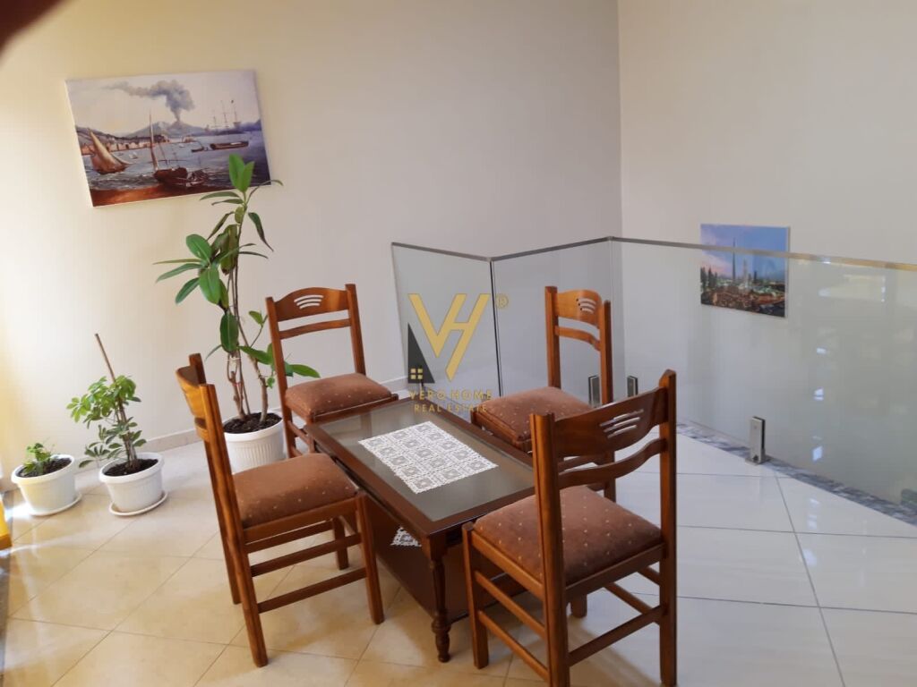 Shitet vile tre katshe te Liqeni i Thate 525 m2 2