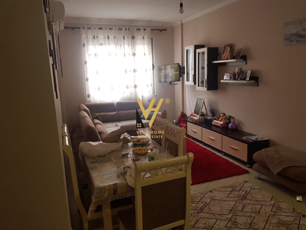 Jepet Apartament 2+1+ballkon me qera te Rruga Besim Alla 90 m2 4