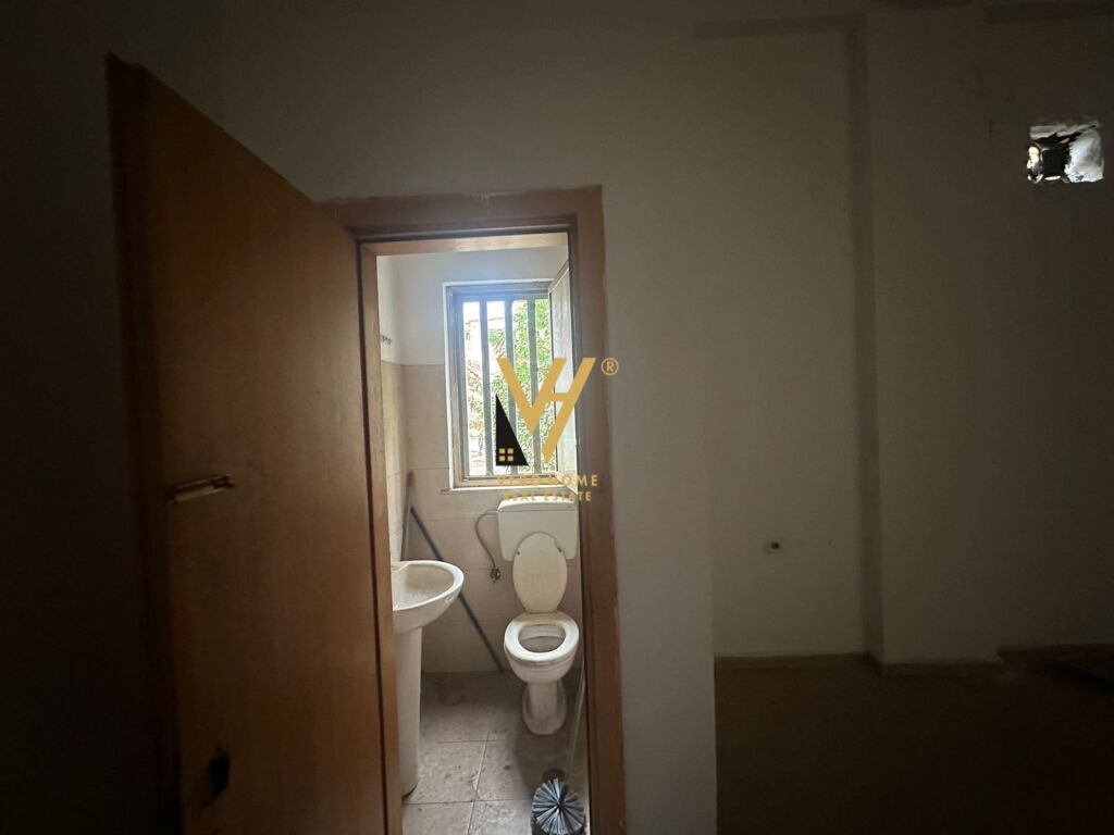 Jepen dy Ambiente Biznesi me qera te Myslym Shyri 100 M2 3