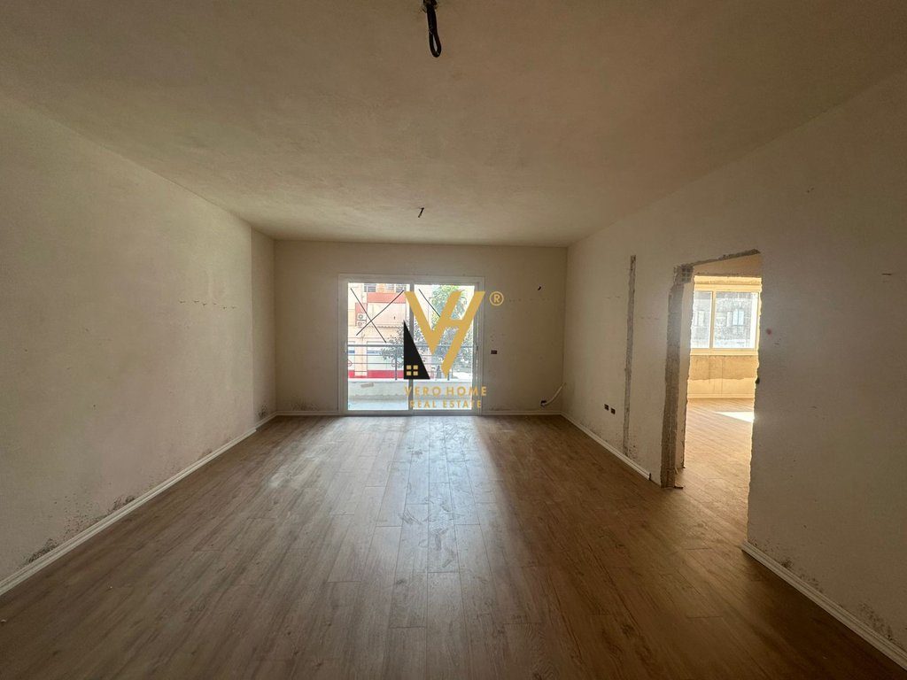 JEPET AMBIENT BIZNESI 260 M2 ME QERA NE YZBERISHT 1.500 EURO 2