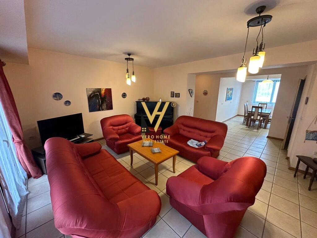 Jepet Apartament 3+1+ballkon me qera ne Vasil Shanto 110 m2